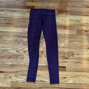 Lululemon size 6 legging maroon print